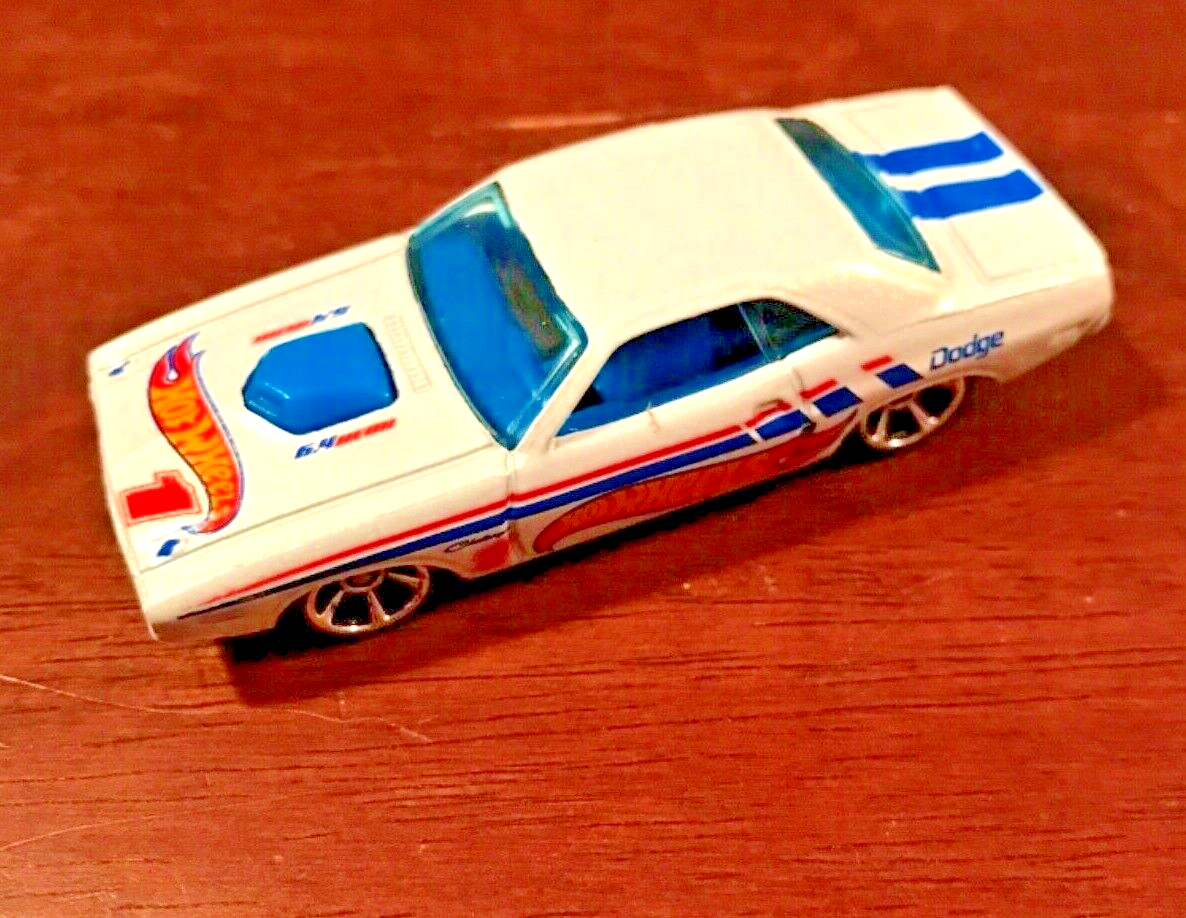 Hot Wheels '70 Dodge Hemi Challenger #174 HW '12 Racing 4/10 White