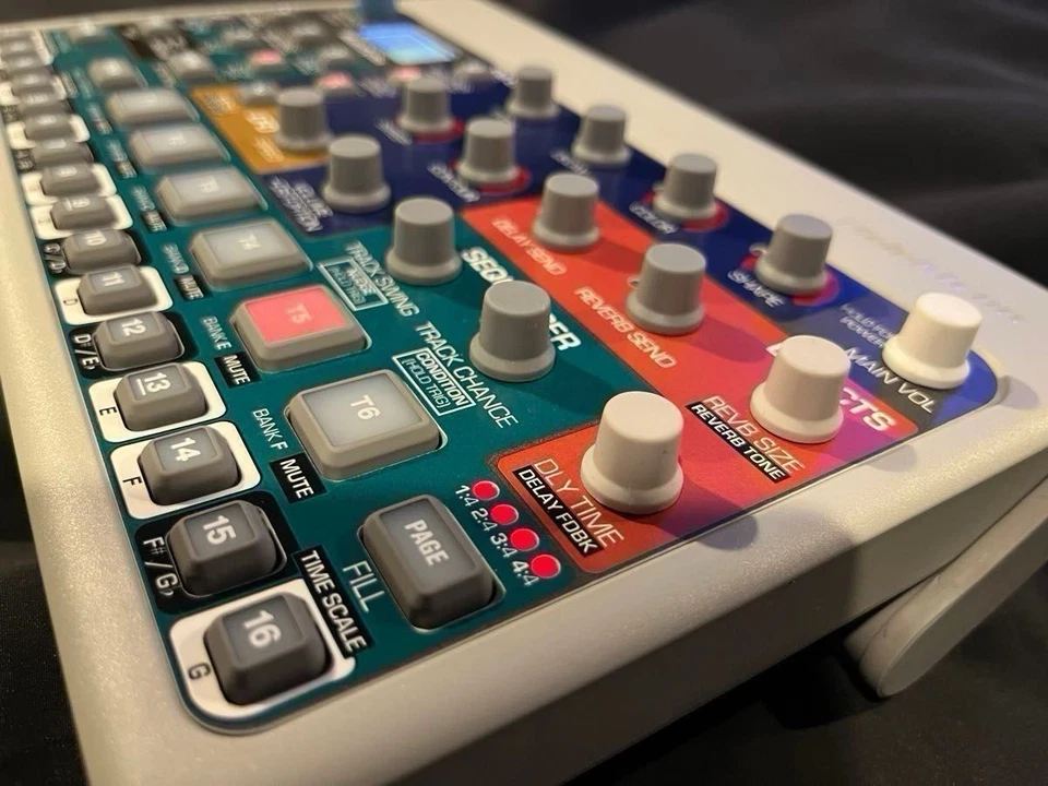 Elektron Model Cycles 6-track FM Based Groovebox Tested w/Accessories and extras - Image 4 of 4