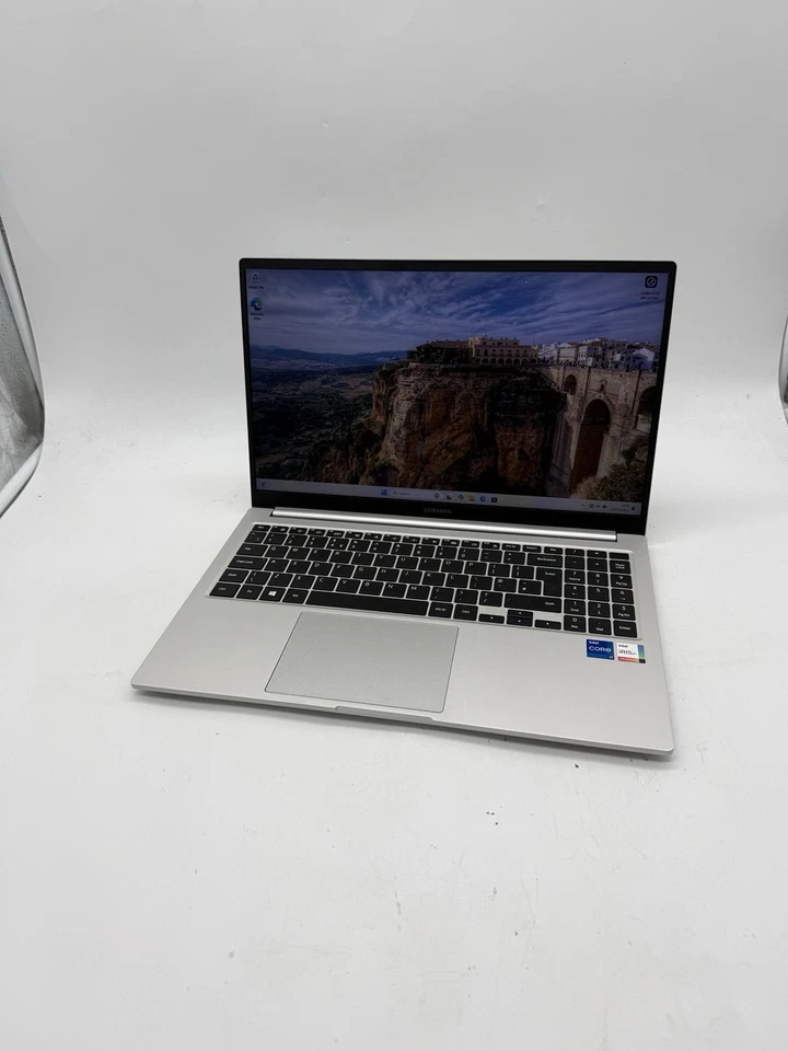 Samsung Galaxy Book NP750XD Intel i7 11th Gen 8GB RAM 512GB NVMe - Windows 11 - Image 2 of 4