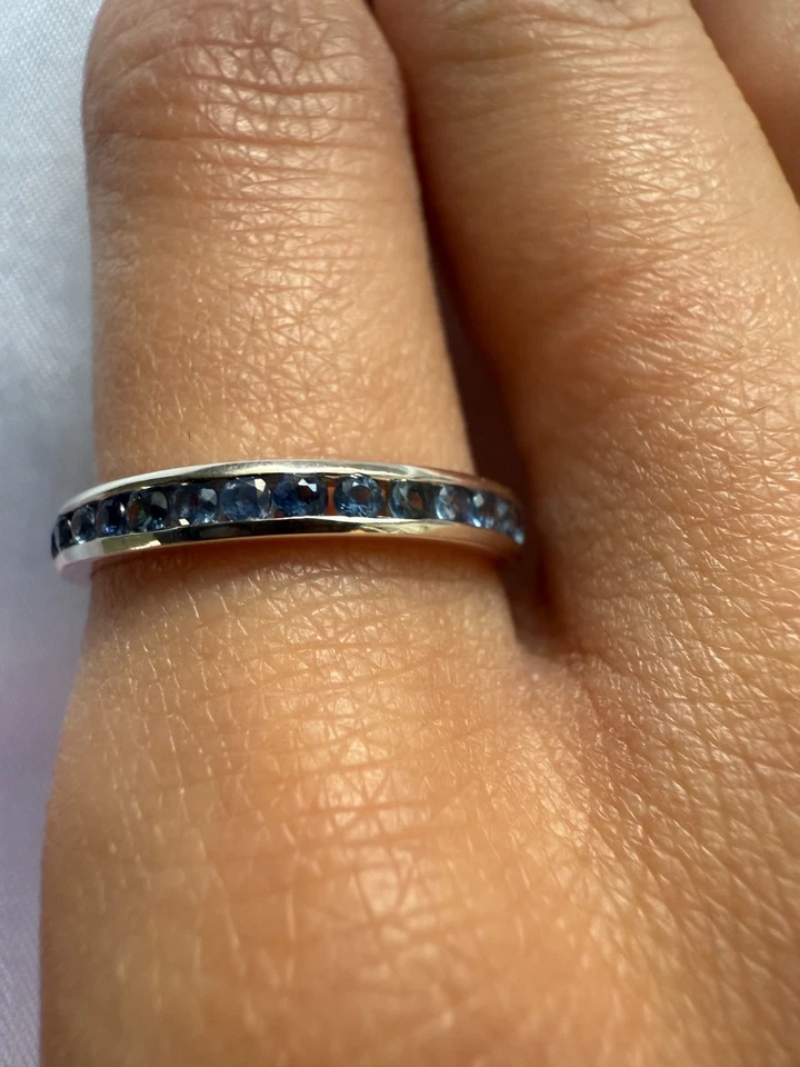 Anillo apilable vintage de media eternidad de zafiro azul natural de 0,45 quilates SV950 Pd Foto 3 de 4