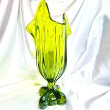 Vintage MCM Viking Glass 11.5” Twisted Foot Avocado Green 4 Square Swung Vase