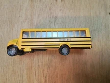 SIKU. SCHOOL BUS. SCHOOL BUS. 8CM