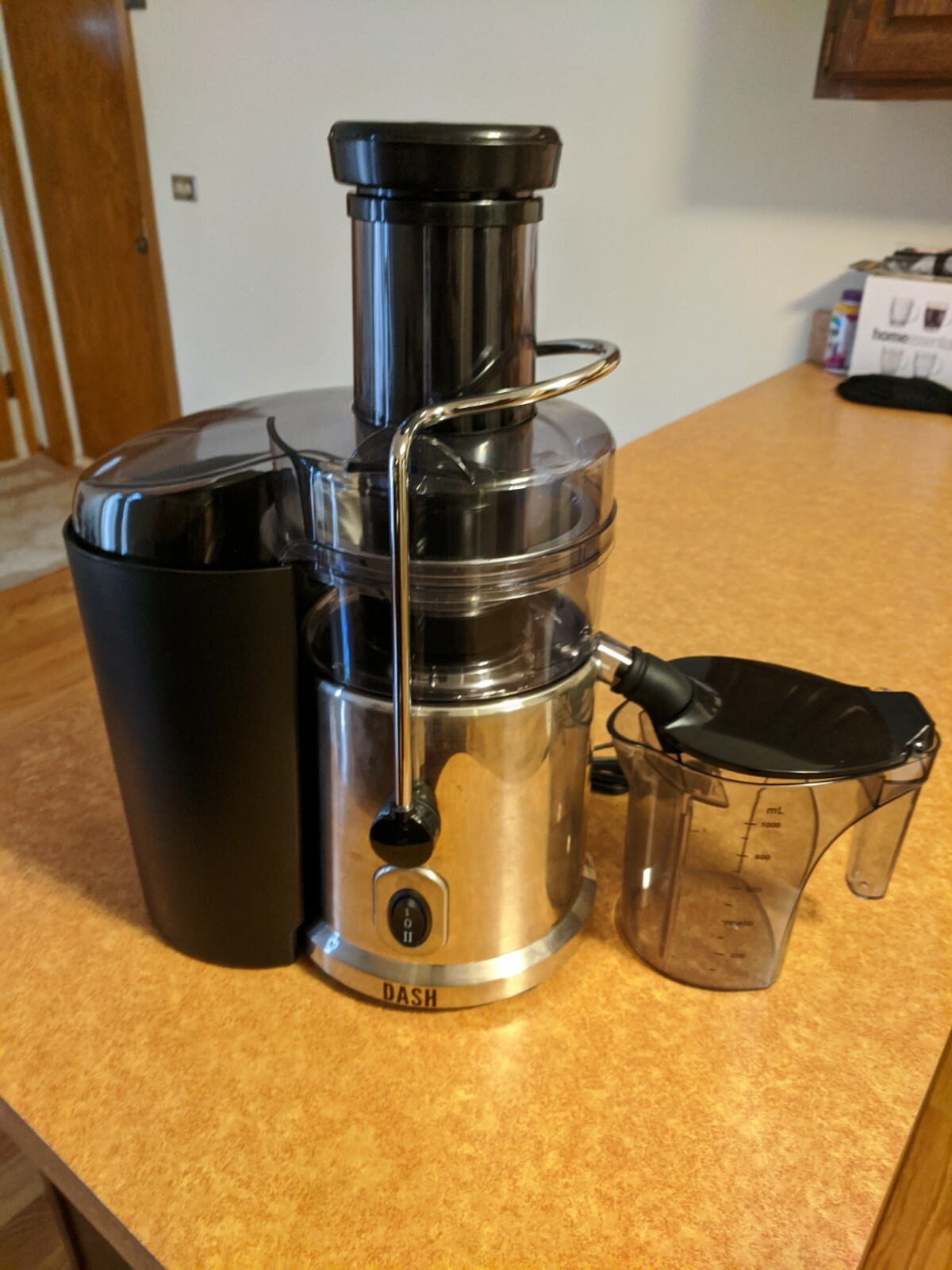Dash Juicer Model JB001CM Premium Juice Extractor 