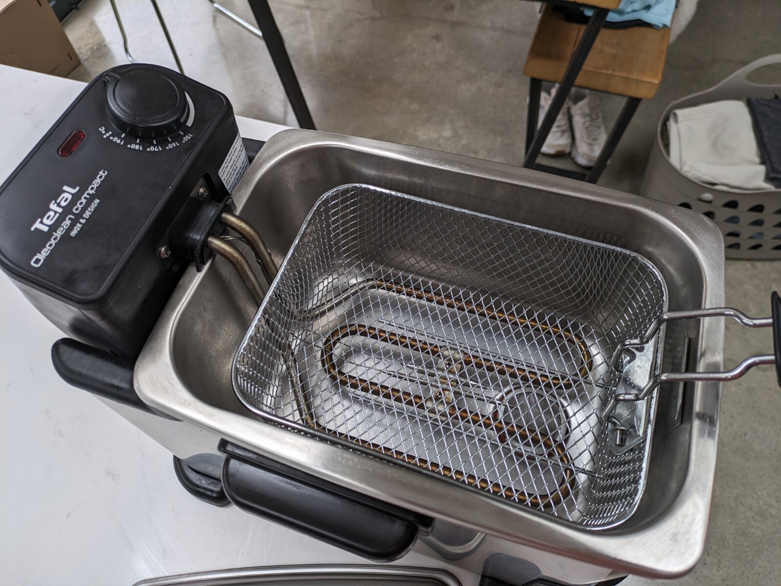 Tefal Oleoclean FR701640 2L Compact Deep Fat Fryer Silver