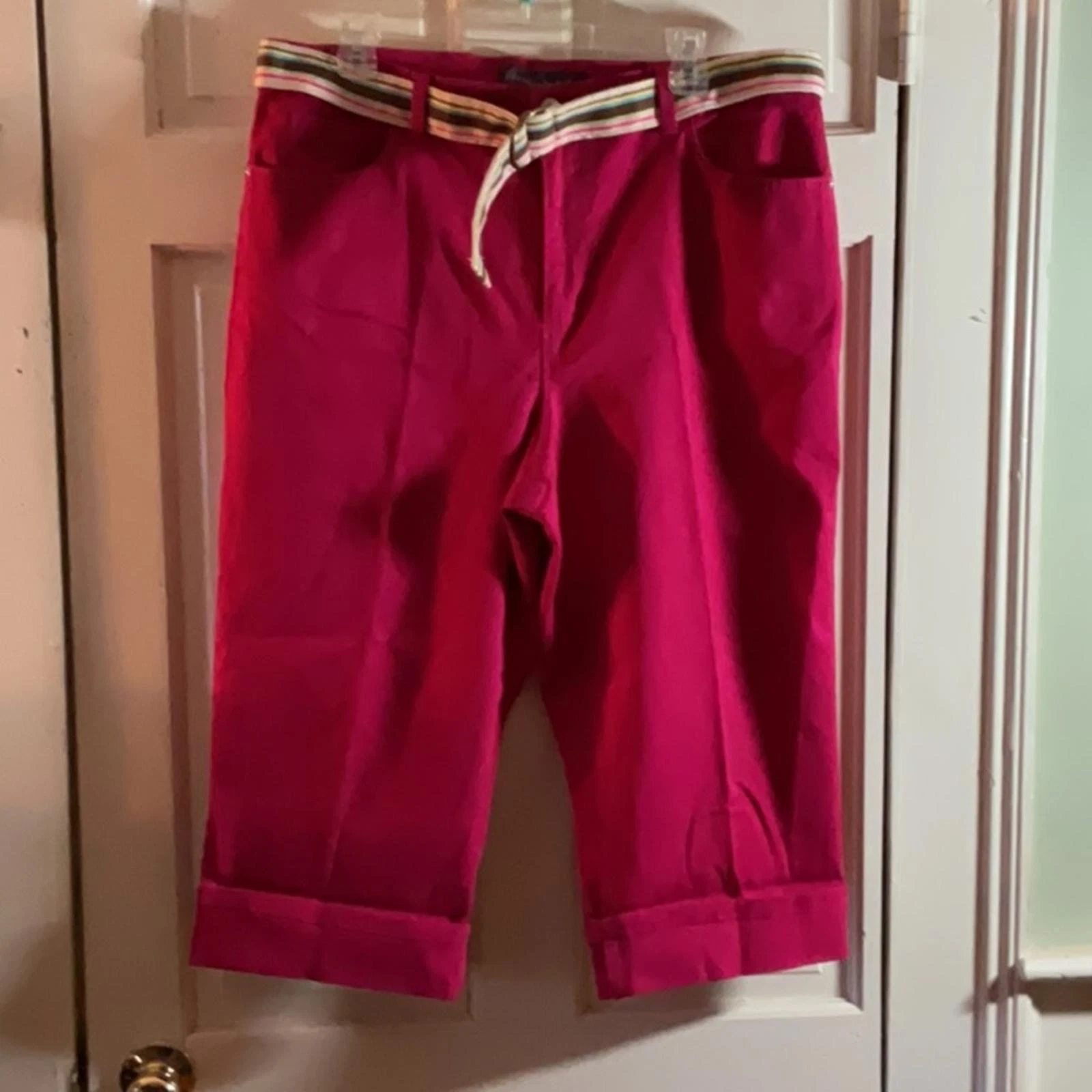 Gloria Vanderbilt pink capris with belt, size 16 NWOT