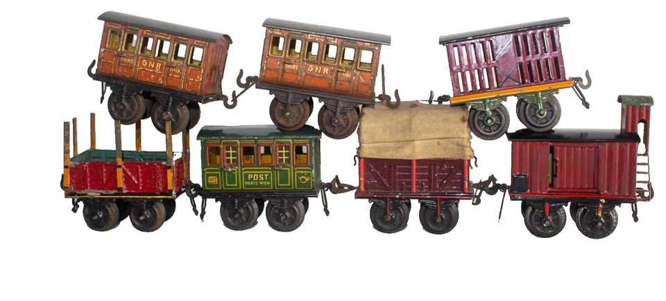 Early 1900's Bing Lot of 7 Bing 0-gauge Short Freight/Passenger Cars - Image 4 of 4