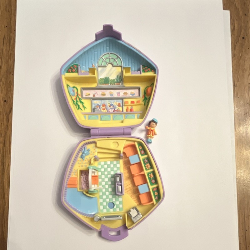 Bluebird Polly Pocket Vintage 1992 Burger stand Play Set with Figure