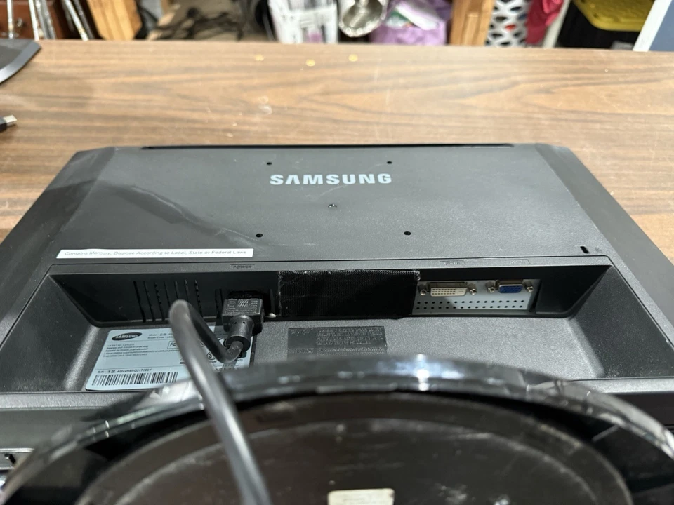 SAMSUNG SyncMaster 2253BW With Base VGA Cable And Power Cord - Image 3 of 4