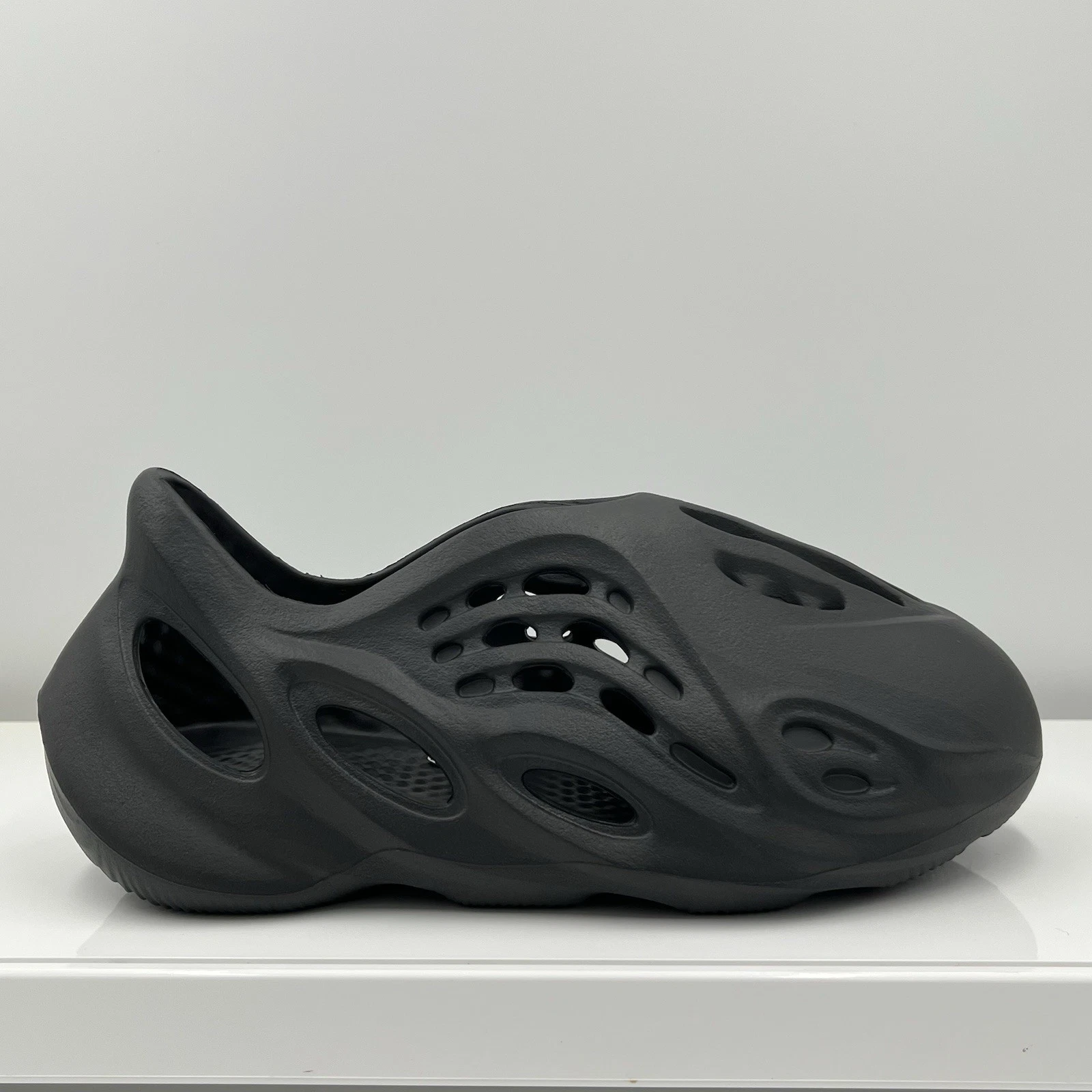 Adidas Yeezy Foam RNNR Onyx (Bambini) EU 35 US 3Y Sneaker HP5347