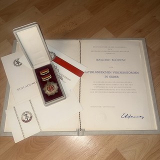 VVO Vaterländischer Verdienst Orden Silber DDR mit Etui Urkunde Einladung 1980