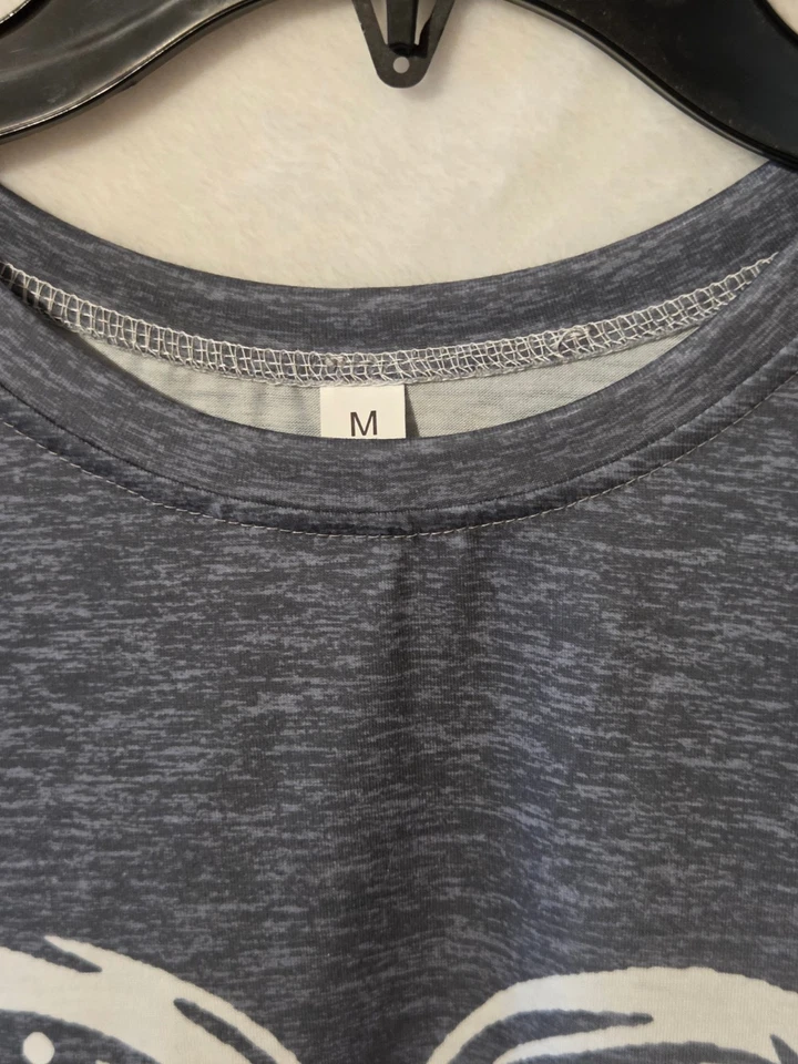 Camiseta informal manga larga cuello redondo estampado mariposa corazón mujer ropa Foto 2 de 4