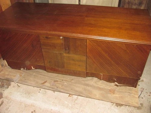 GRANDE BAÚ DE CEDRO VERMELHO ANTIGO DA DÉCADA DE 1940 SOMENTE RETIRADA 978-537-2447 - Imagem 2 de 2