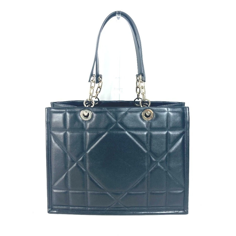 Dior M8720OZVJ Essential petit sac fourre tout ESSENTIAL sac à bandoulière matelassé