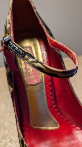 Vintage Betsey Johnson Leopard Print Lucky Horseshoe Rhinestone Pumps Size 6M - Picture 4 of 14