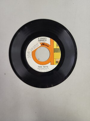 The Toys - A Lover's Concerto - DynoVoice (45RPM 7'')(AA133) 