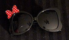 DISNEY STORE Minnie Mouse GIRLS Sunglasses RED BOW New no tags UV Protection