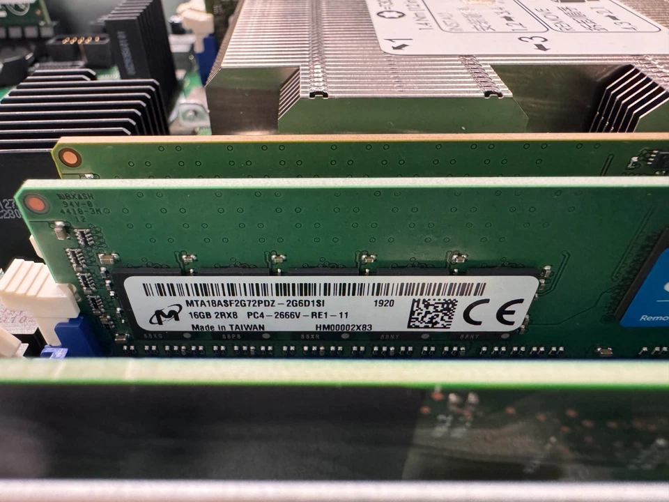 Intel H2204XXLRE with 4x Intel PHI (64 Cores each node) & 64GB of RAM - Image 4 of 4