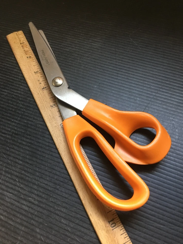 Vintage Fiskars Stainless Steel Pinking Share Scissors w/ Orange Handle USA Made - Image 4 of 4