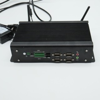 Mini PC industriale senza ventola 24x14x6 cm