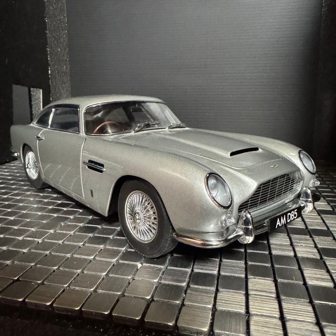 AUTOART Aston Martin DB5 Diecast 1/18 Scale Model Car Vintage Rare