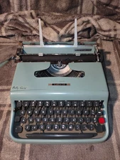 1950 Underwood Olivetti Lettera 22 "Italy" Portable Typewriter teal/ light blue