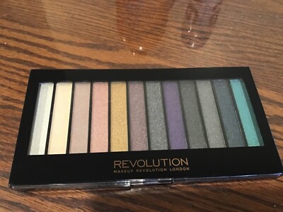 REVOLUTION ESSENTIAL DAY TO NIGHT EYESHADOW PALETTE SEALED NEW FREE SHIP!