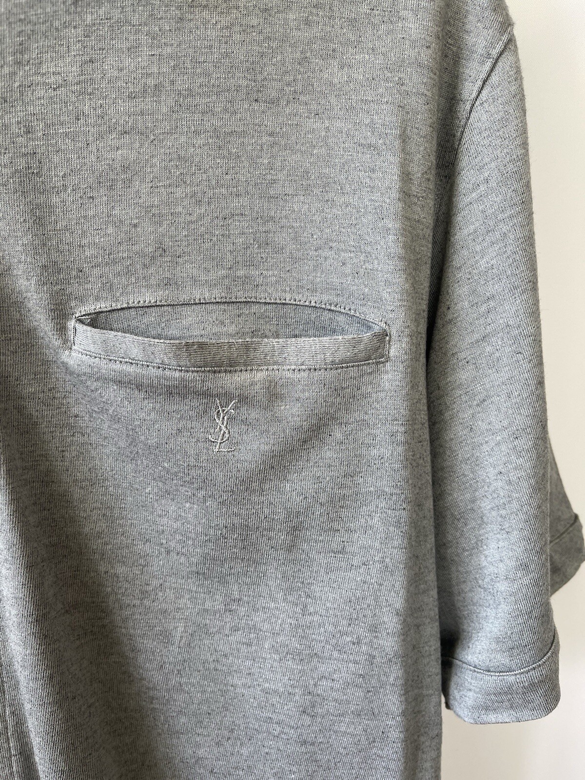 SAINT LAURENT Polo YSL vintage uomo grigia taglia media manica corta tasca anteriore logo