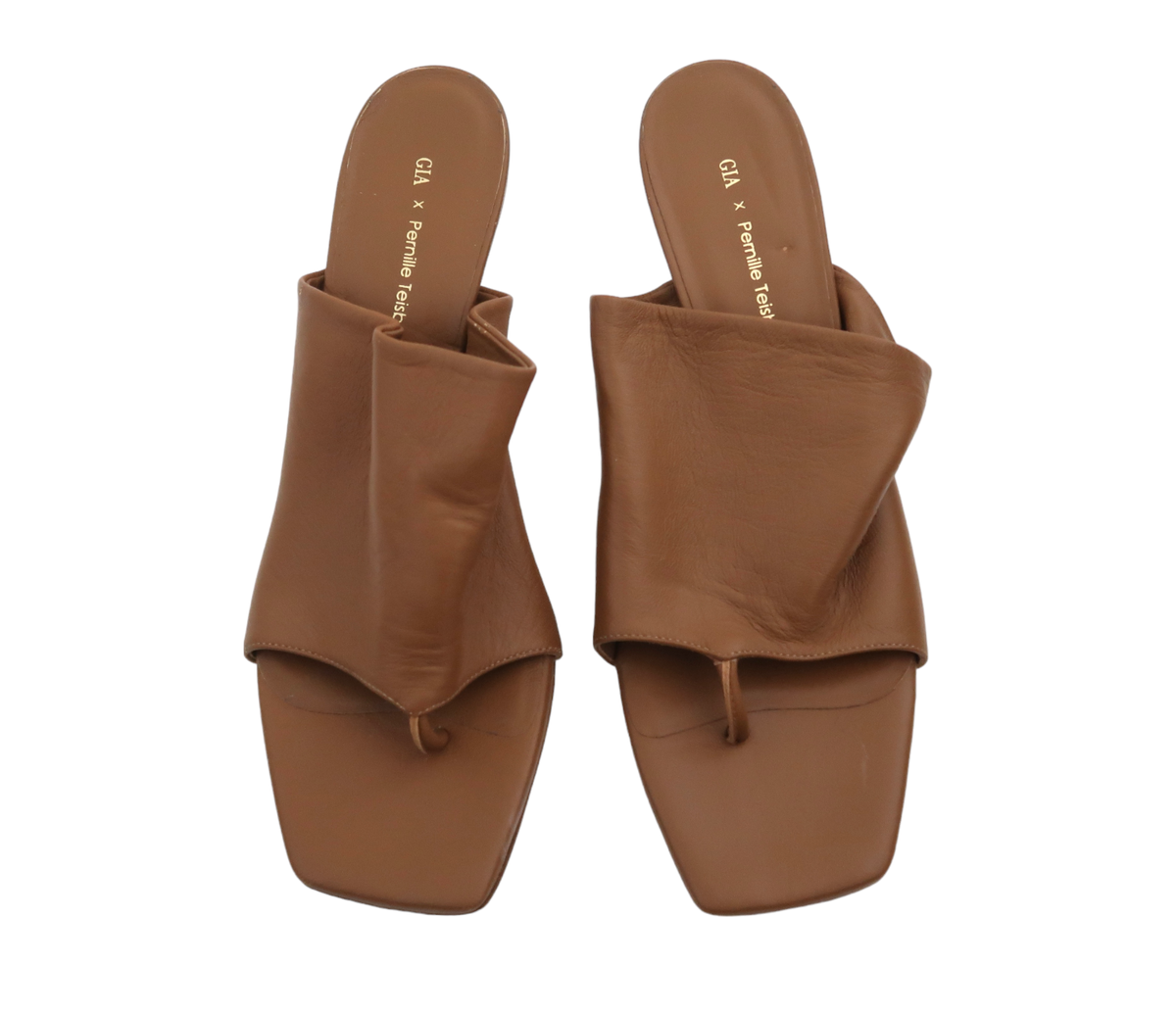 GIA BORGHINI x PERNILLE TEISBAEK Leather Flip Flop Mule GIA BORGHINI x PERNILLE TEISBAEK Leather Flip Flop Mule