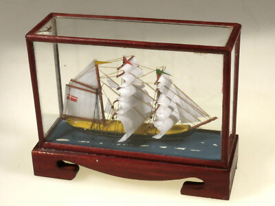 PRL) SAILBOAT WOODEN CASE + GLASS SHIP MODEL SOUVENIR WOOD BOAT COLLECTION  