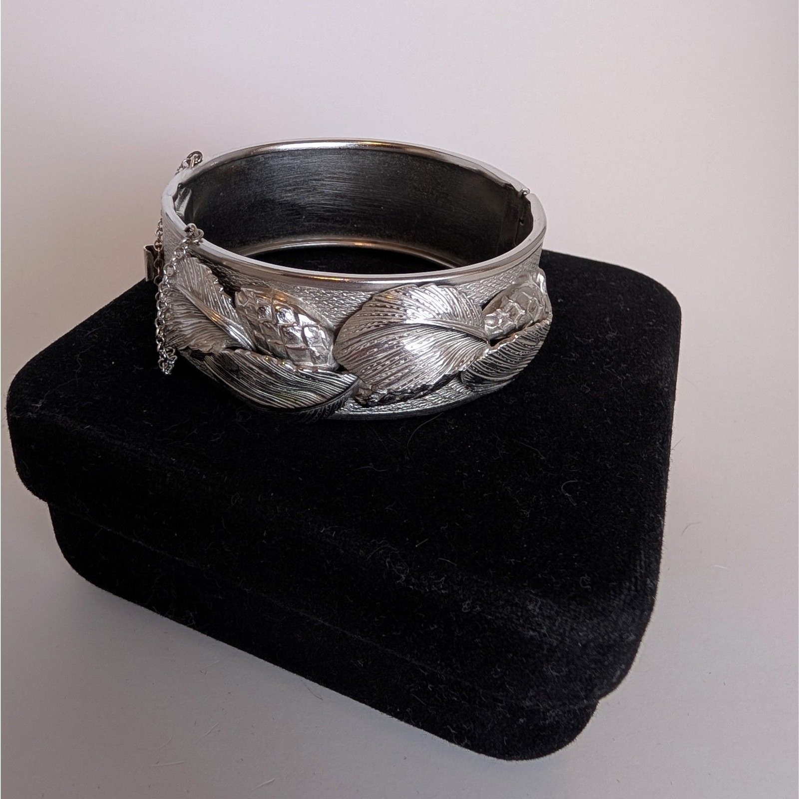 Vintage Leaf Pattern Hinged Bangle Bracelet - Sil… - image 1