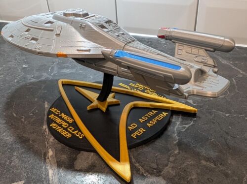USS Voyager Starship Model with Display Stand - 3D Printed Hand Finished - Picture 7 of 9