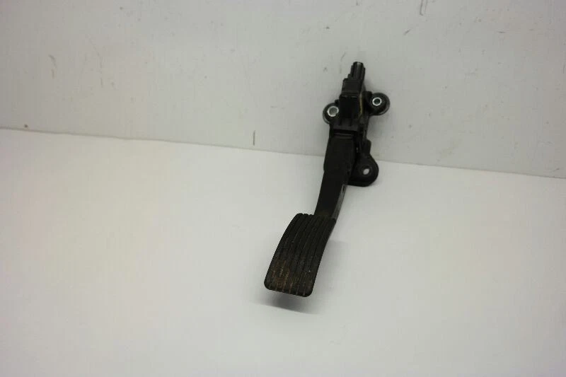 2014 Dodge Avenger Gas Accelerator Pedal  - Image 3 of 4