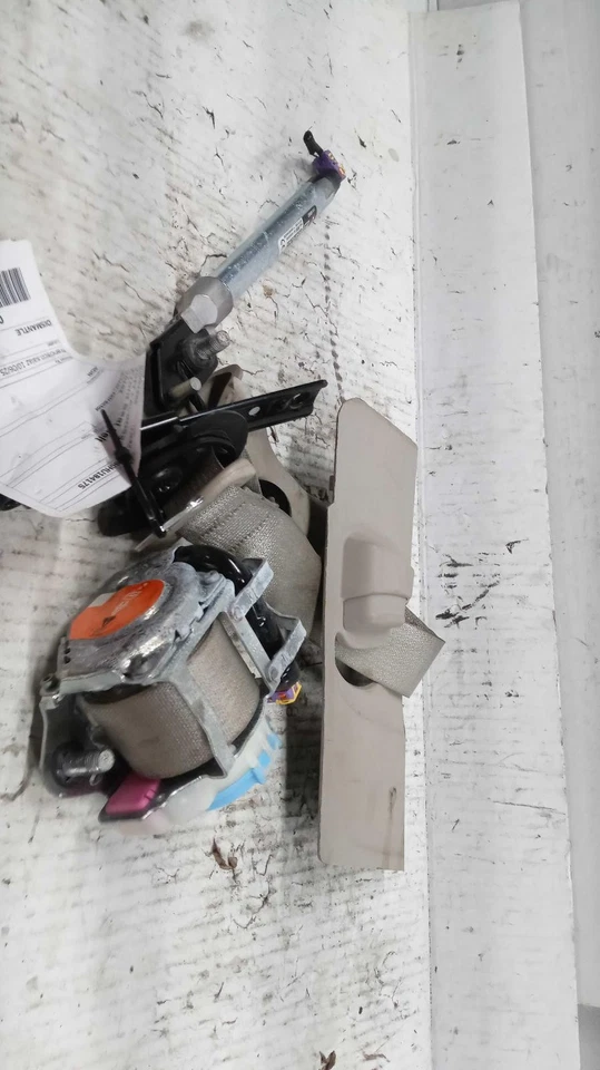 Used Front Left Seat Belt Front fits: 2017 Buick Lacrosse driver retractor Front Foto 2 de 4