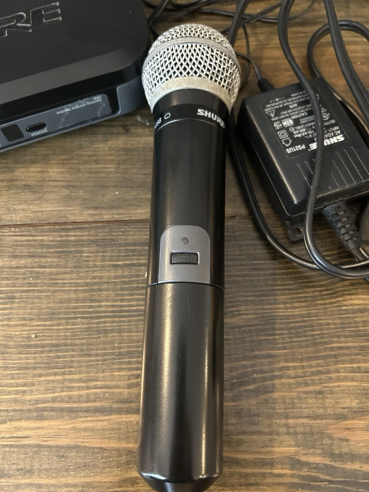 Shure PG4 Empfänger und PG58 drahtloses Gesangsmikrofon H7 536-548 MHz FÜR TEILE ODER REPARATUR - Bild 2 von 4