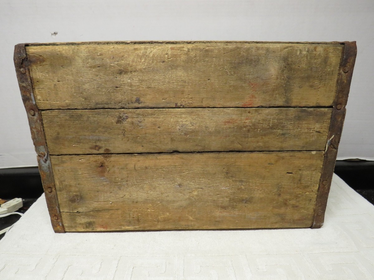 Vintage Wooden Antigo, Wis 24 Bottle DRINK SQUIRT Soda Pop Crate