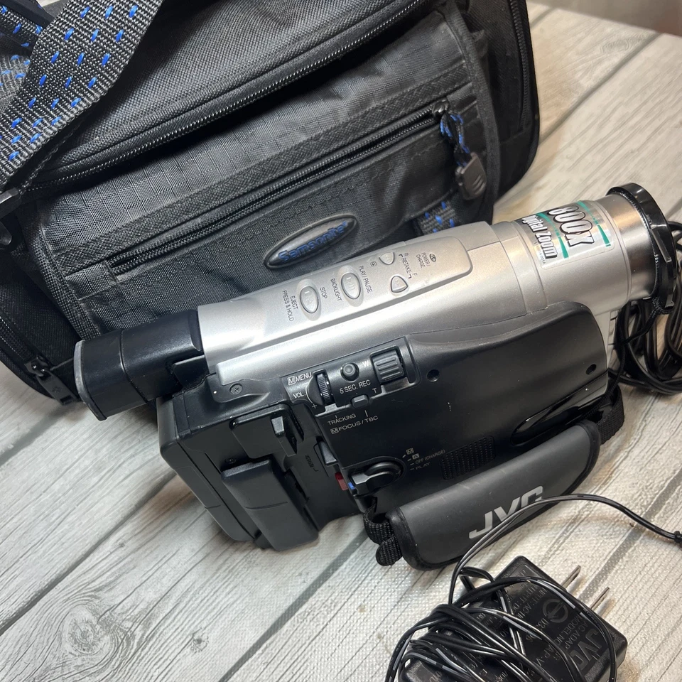 JVC Compact VHS Camcorder Video Camera VHS C Model GR-AXM70U Tested - Image 2 of 4