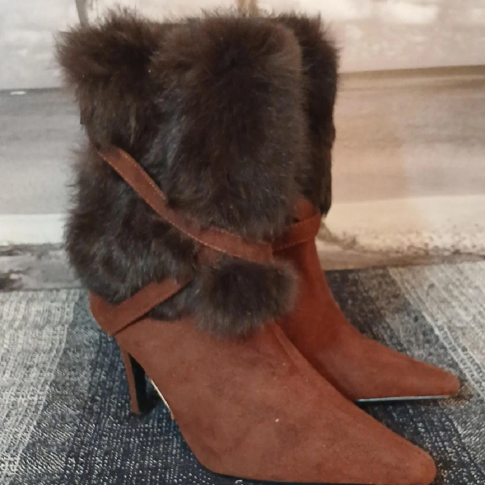 ¡Haz oferta! Botas de tacón Wild Rose marrón con lujoso ribete de piel Foto 3 de 4