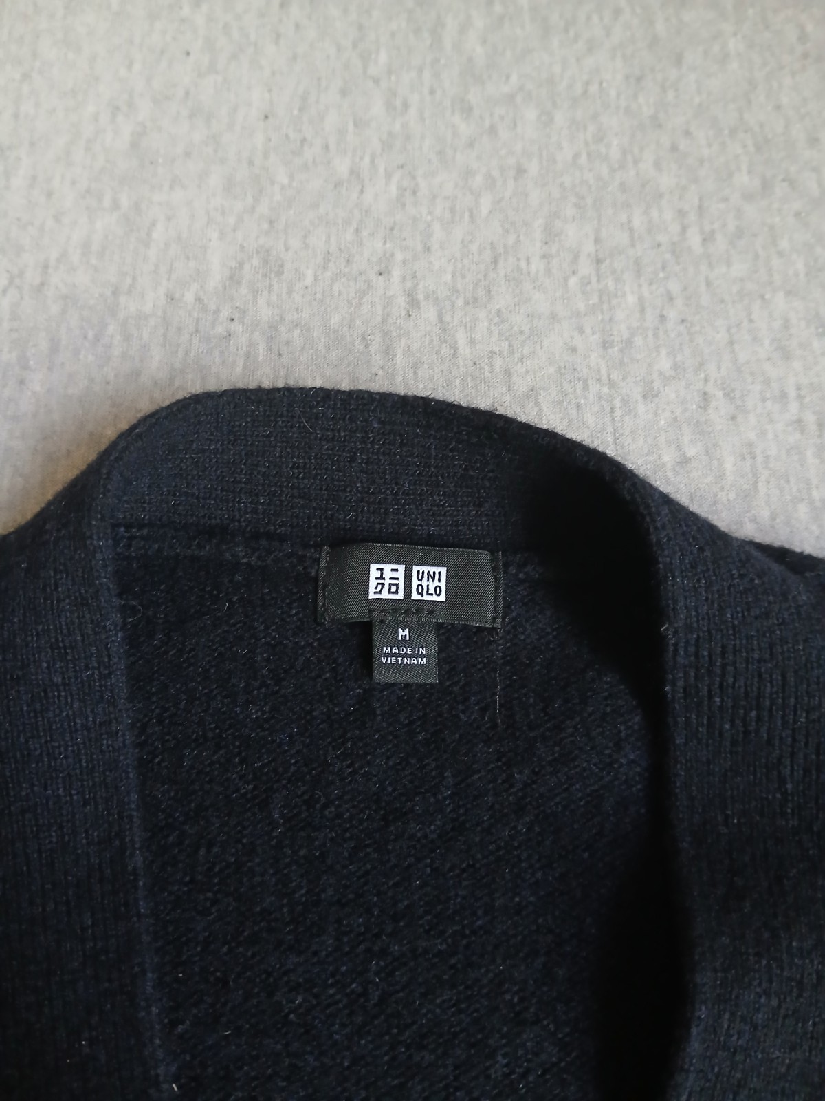 Uniqlo Sweater Mens Medium Cardigan 100 Wool V Neck Grandpa Preppy Minimalist  thumbnail 8