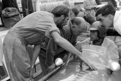 Team manager Reg Parnell chats to Carroll Shelby in the pits 1959 4x6 Photo