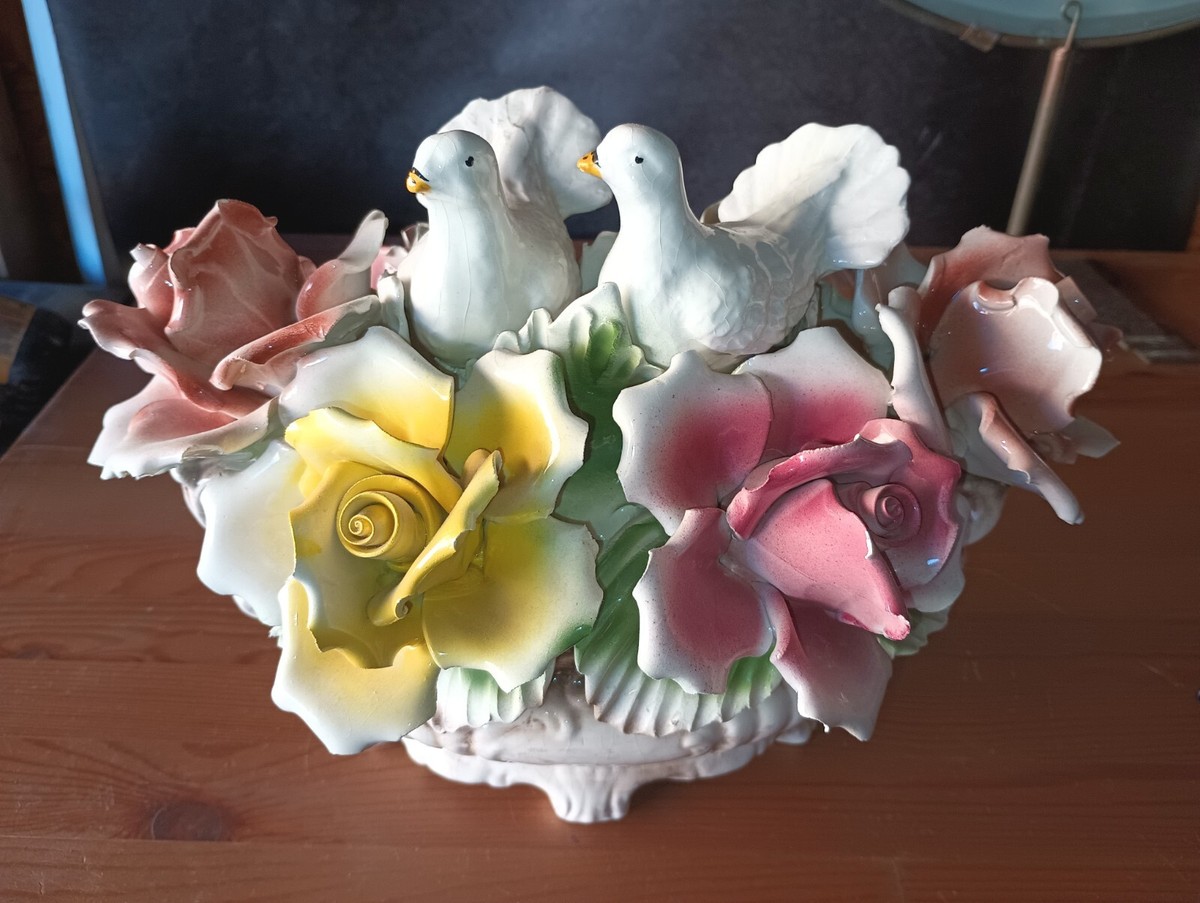 Capodimonte イタリア製　白薔薇　額入り　壁掛け　ドイツ購入品 Capodimonte Italy White Doves Roses Porcelain Figurine arrangement