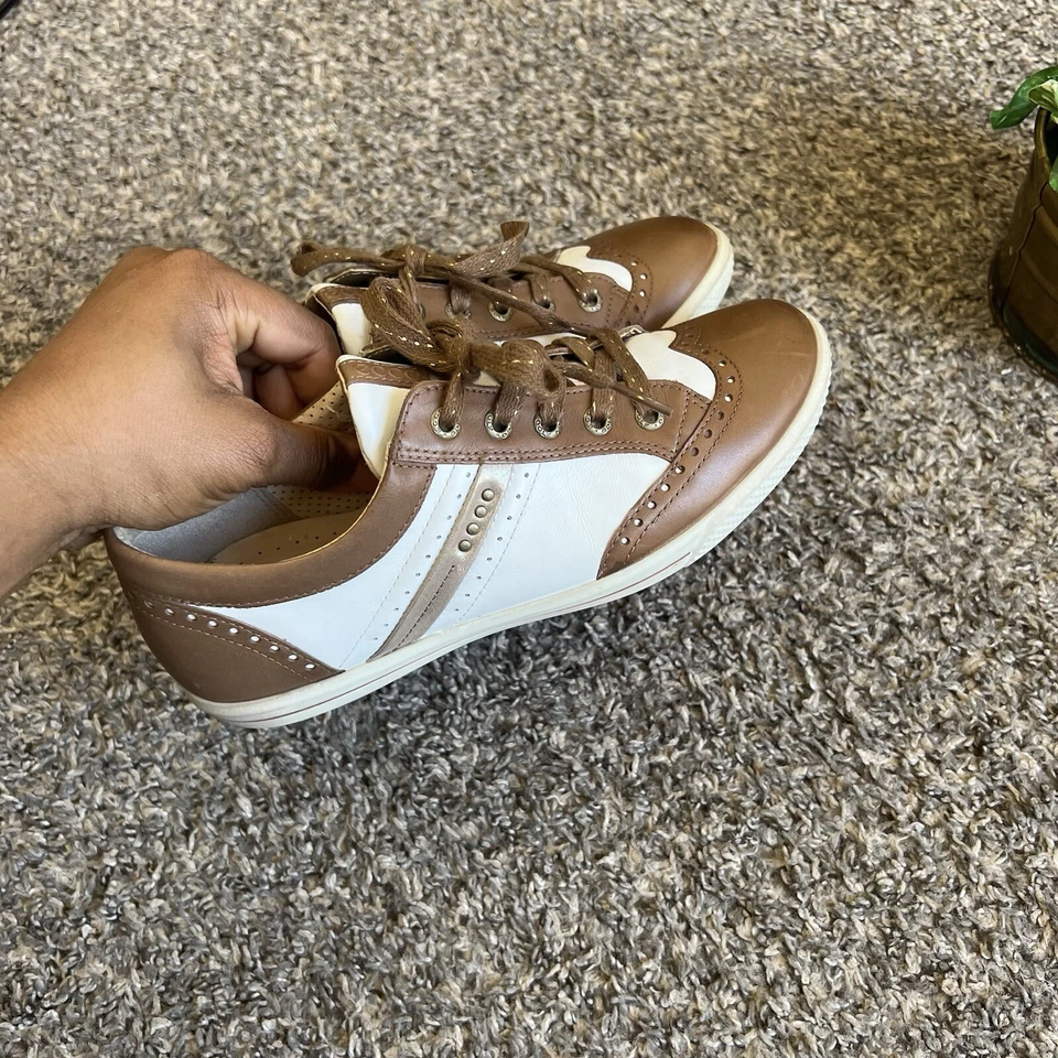 Zapato de golf clásico de cuero sin clavos ECCO para mujer punta de ala Oxford EU 37 US 6.5 Foto 4 de 4