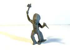 Marx 1950's 60mm Stockade Indian Chief attacking. No base model. gray