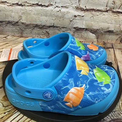 fish crocs
