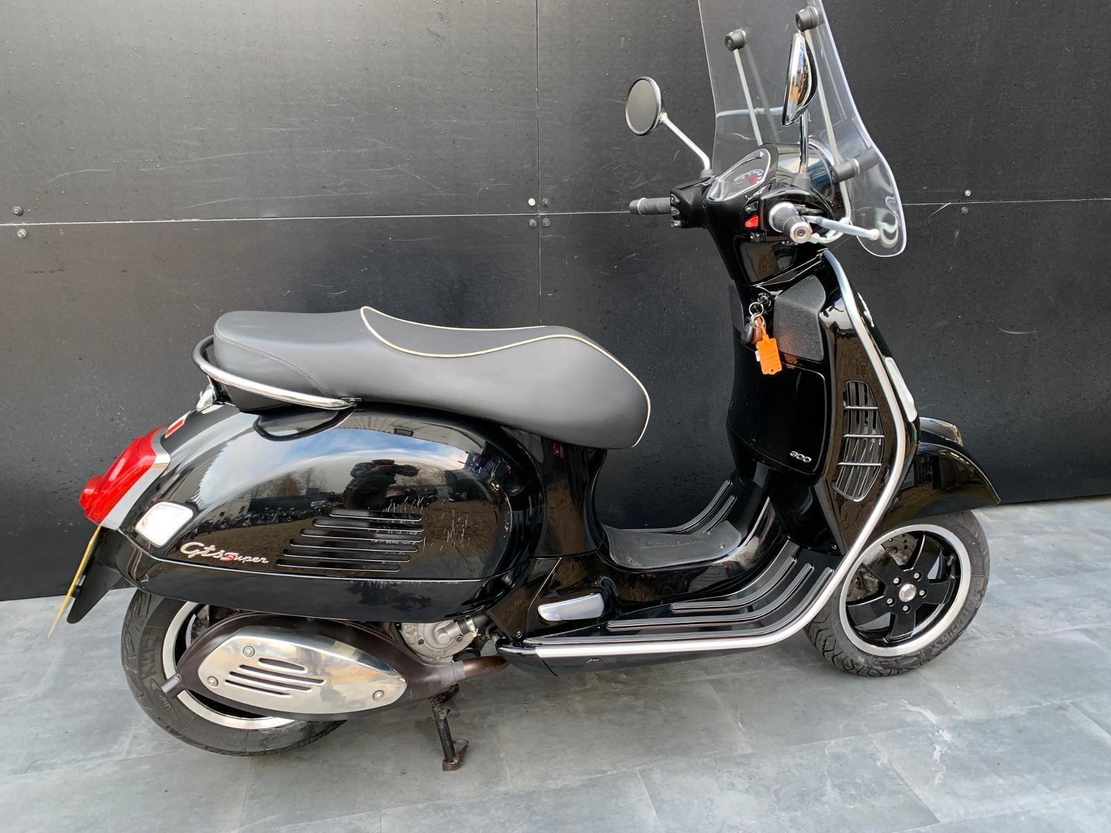 PIAGGIO VESPA GTS 300 ABS LOW MILEAGE ULEZ COMPLIANT eBay