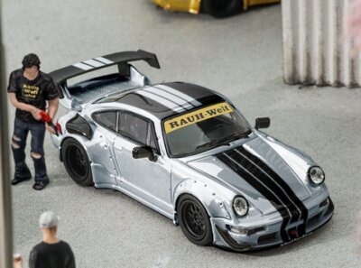 PORSCHE 911 - RWB 964 GT + Figure  - Smoothie silver - STAR 1:64