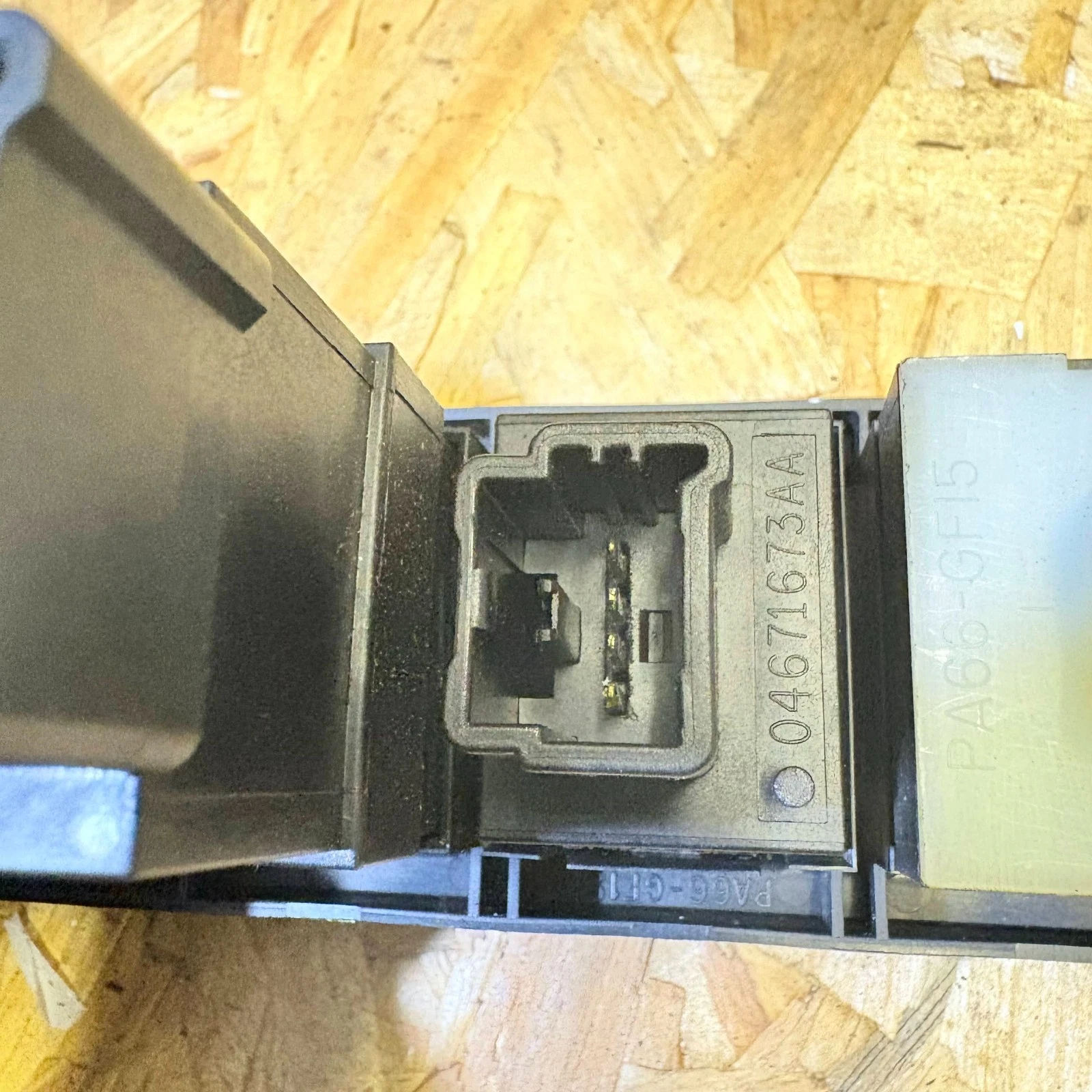 Rear housing close-up showing Chrysler PT Cruiser switch part number 04671673AA