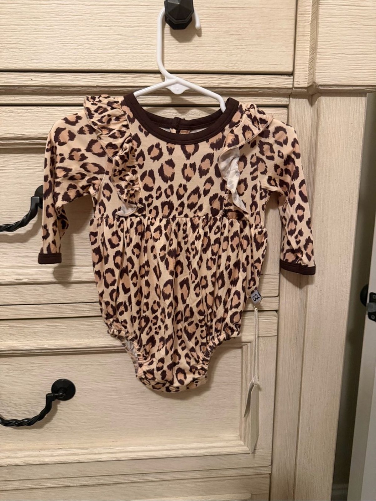 Leopard Ruffle Long-Sleeve Baby Bodysuit - Beige/Brown Bamboo