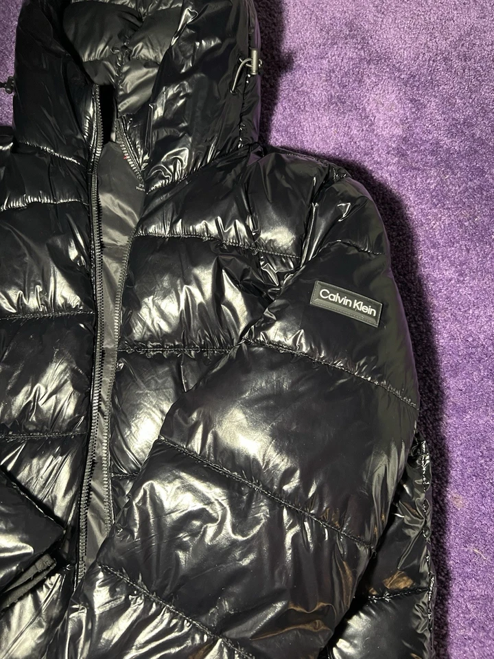 Abrigo acolchado Clavin Klein para hombre talla M negro brillante Foto 3 de 4