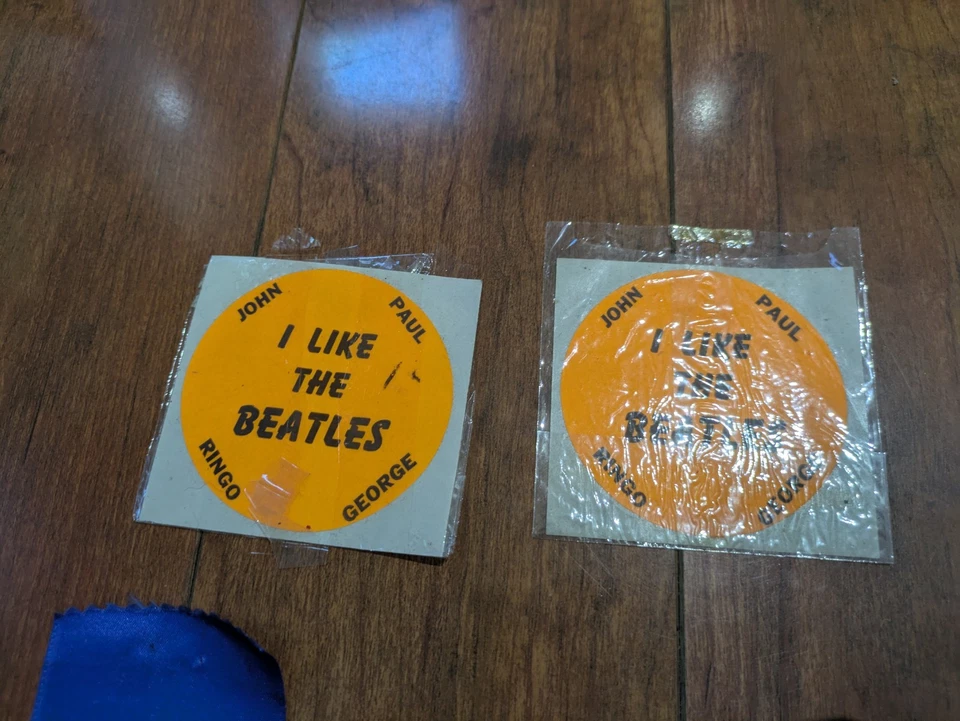 Original 1964 Beatles Vinyl Purse With Original Concert Acquired Ribbon Stickers - Image 3 of 4