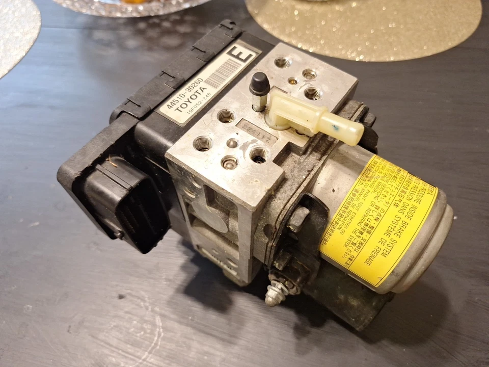 Lexus Gs450h Abs Pump / Abs Control Module. 44510-30260 - Image 2 of 4